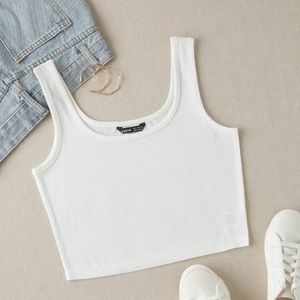 ✨2/$7 - White tank top